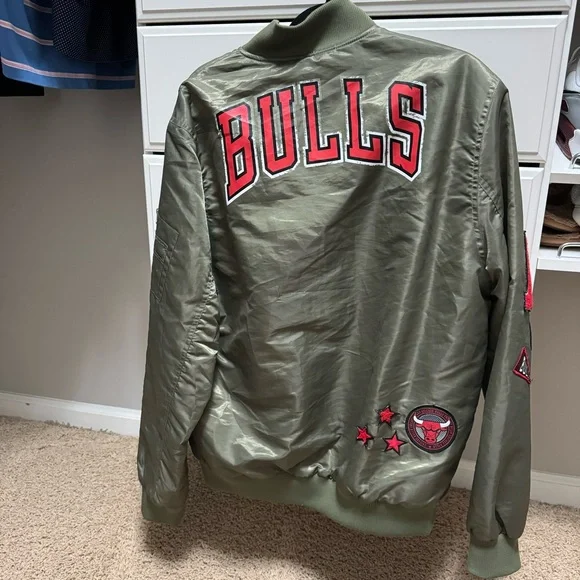 Vintage Bulls Jacket - Picture 3 of 3